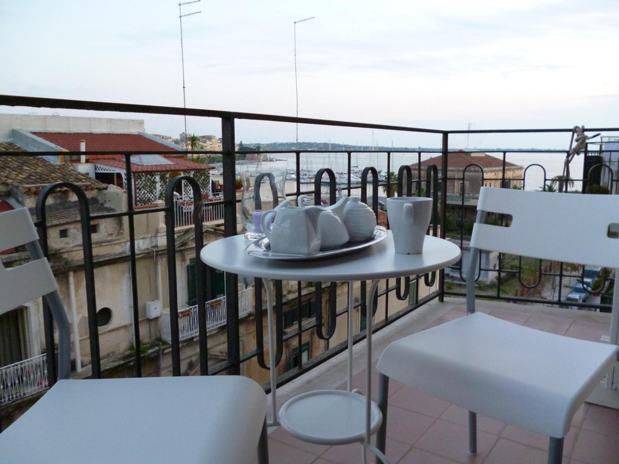 B&B Le Grand Bleu Siracusa - One Hundred Steps From Ortigia -Sea View - Siraküza Dış mekan fotoğraf