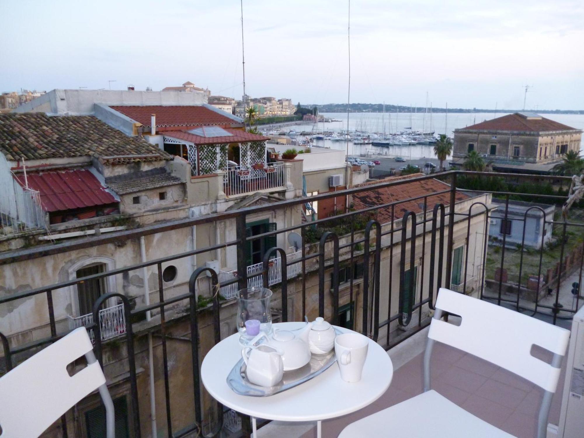 B&B Le Grand Bleu Siracusa - One Hundred Steps From Ortigia -Sea View - Siraküza Dış mekan fotoğraf