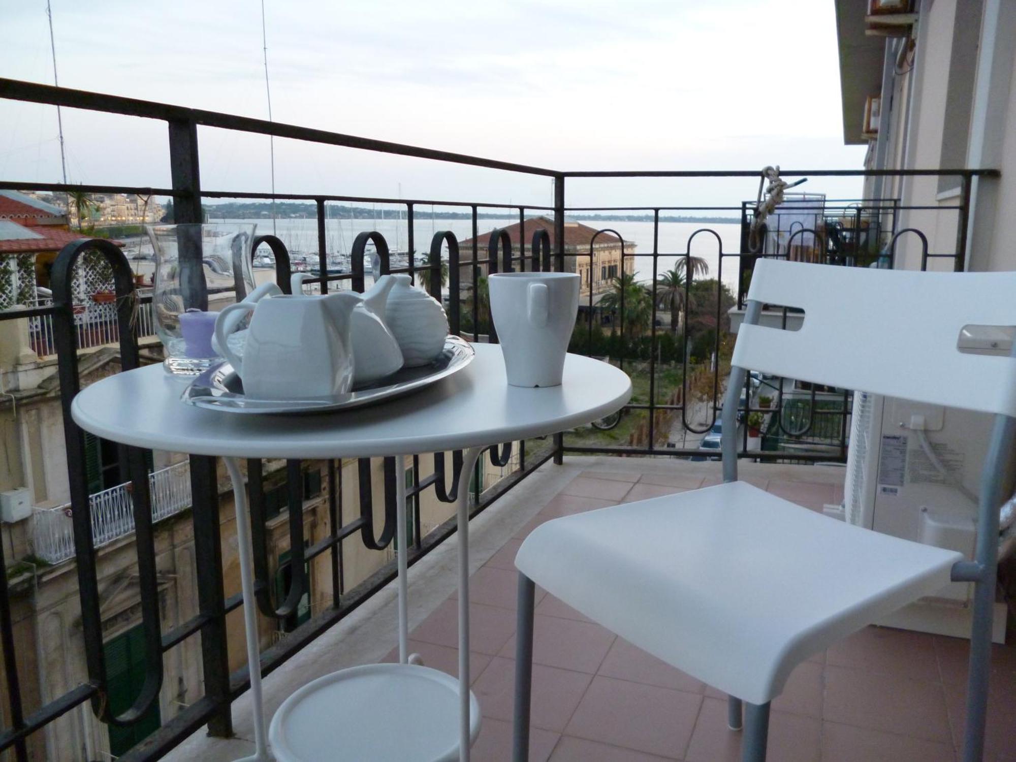 B&B Le Grand Bleu Siracusa - One Hundred Steps From Ortigia -Sea View - Siraküza Dış mekan fotoğraf